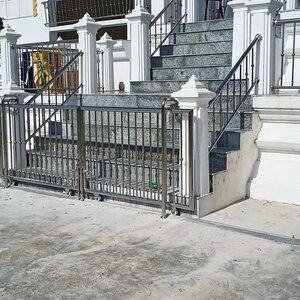 ประตูทางขึ้นเมรุ ราวทางลาด โต๊ะสแตนเลส ที่วางดอกไม้จัน spthaistainless